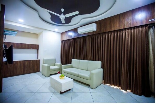 Standard Double Room | Desk, laptop workspace, free WiFi