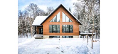 Modern Chalet 1.2KM to Tremblant's North Side!