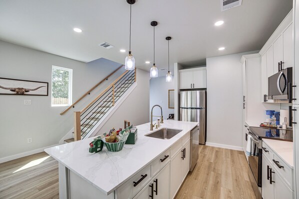 Apartment (3 Bedrooms) | Interior - 3 Mi to Dtwn Dallas: Pet-friendly Retreat w/ Yard (Dallas)