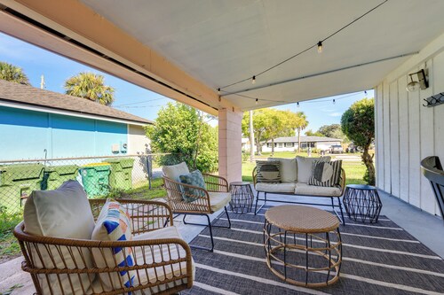 5 Blocks to Jax Beach: Getaway w/ Patio & Yard!