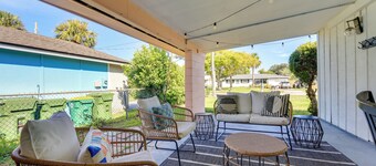 5 Blocks to Jax Beach: Getaway w/ Patio & Yard!