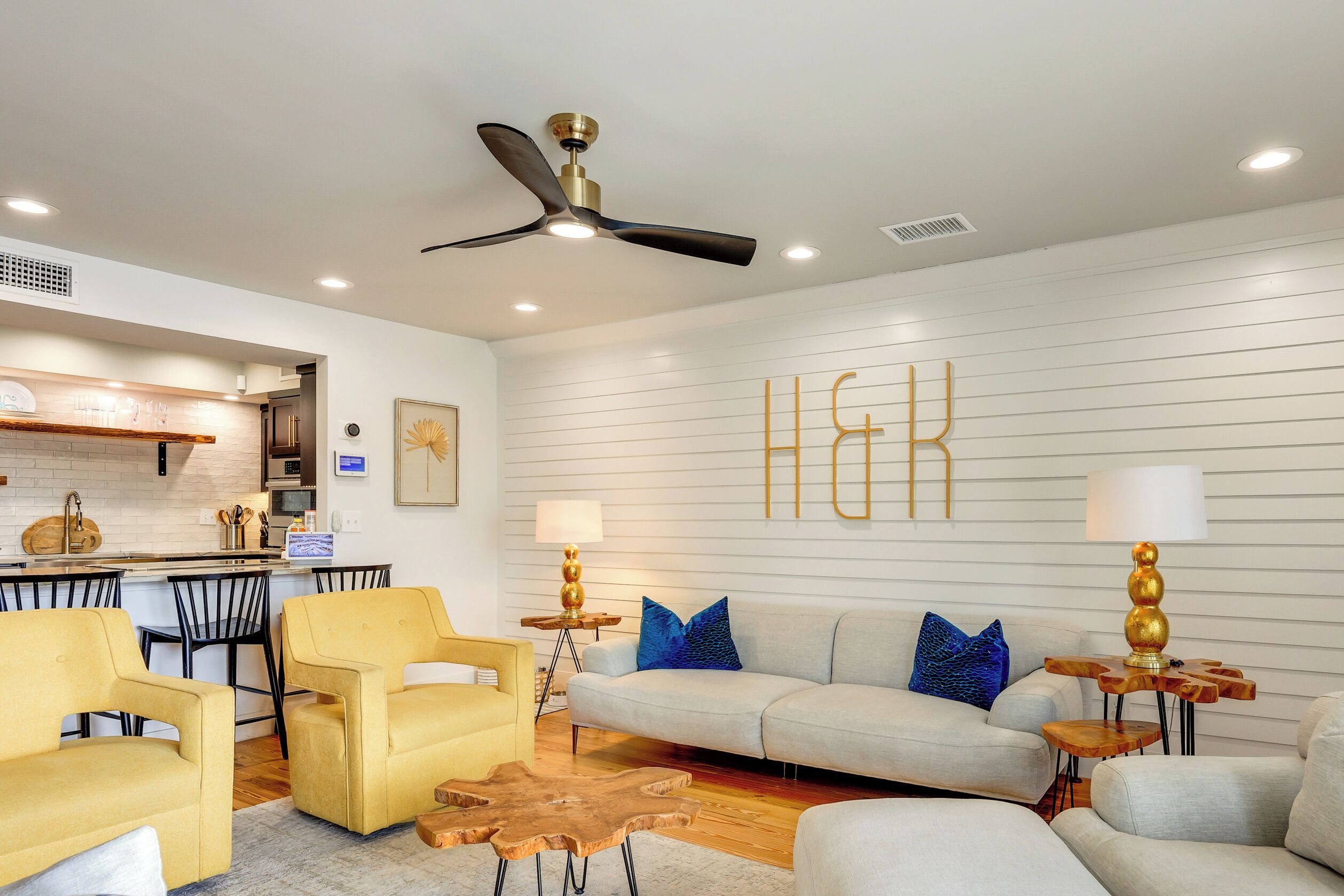 Apartment (3 Bedrooms) | Front of property