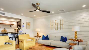 Apartment (3 Bedrooms) | Front of property