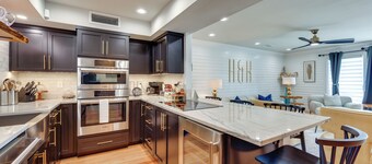 Steps to Sand: Townhome w/ Balcony in Jax Beach!