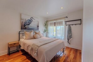 4 bedrooms, WiFi, bed sheets - Chalet Aurora | Waterfront + spa + fireplace (Louiseville)