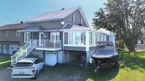 Exterior - Chalet Aurora | Waterfront + spa + fireplace (Louiseville)