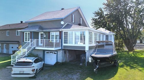 Chalet Aurora | Waterfront + spa + fireplace