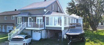 Chalet Aurora | Waterfront + spa + fireplace