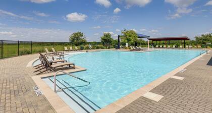 Private Yard & Pool Access: Home in Krugerville