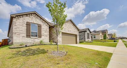 Private Yard & Pool Access: Home in Krugerville