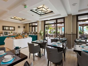 House | Dining