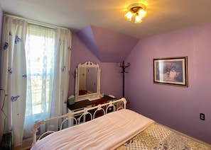 Comfort Double Room, Shared Bathroom (Heather's Room)