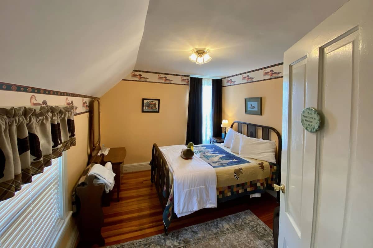 Basic Double Room, Shared Bathroom, Garden View | Iron/ironing board (on request), WiFi (free)