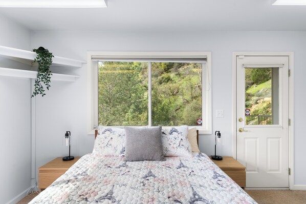 9 bedrooms, iron/ironing board, WiFi, bed sheets