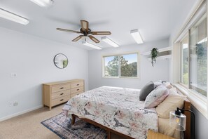 9 bedrooms, iron/ironing board, WiFi, bed sheets