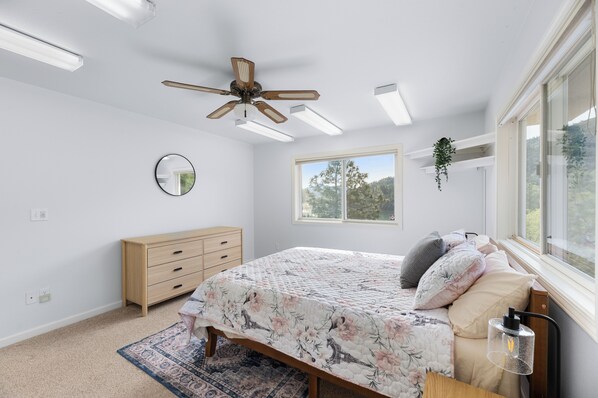 9 عدّة غرف نوم ومكواة/لوح كي وواي فاي وملاءات أسرّة