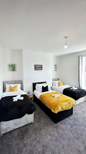 3 bedrooms, iron/ironing board, WiFi, bed sheets