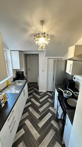 3Bed Property in jarrow city, Ideal for NHS, Contractors &Families.Free parking.