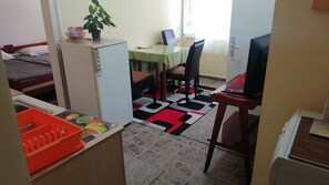 1 bedroom, iron/ironing board, internet, bed sheets
