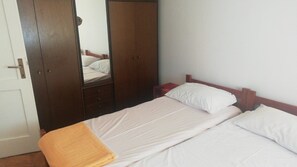 1 bedroom, iron/ironing board, Internet, bed sheets - Comfortable Retro apartment near city center (Herceg - Novi)