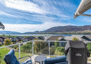Property grounds - Merlot by the Lake Cottage #206 (Osoyoos)