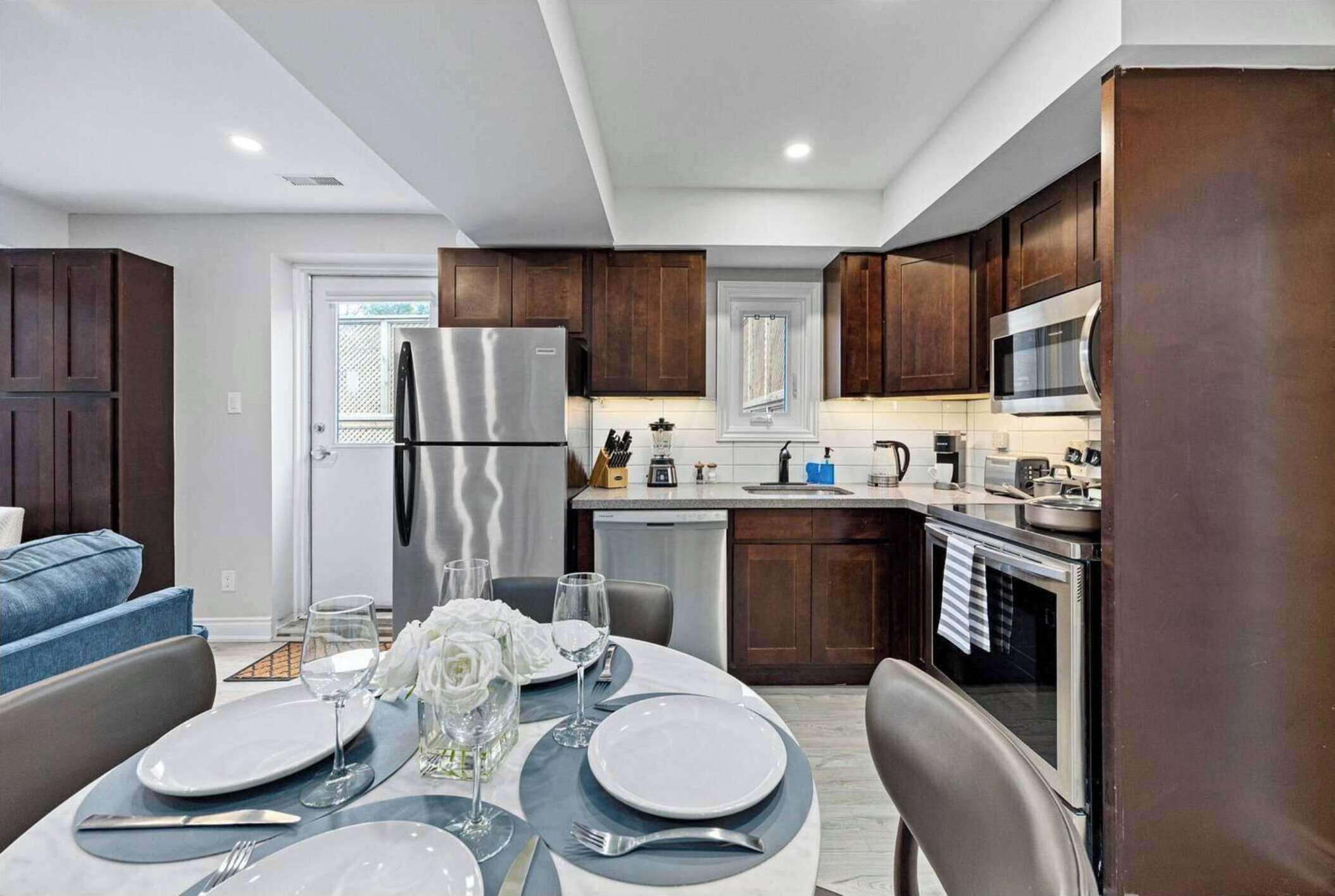 Coffee/tea maker, fridge, microwave, oven