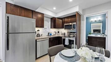 Coffee/tea maker, fridge, microwave, oven