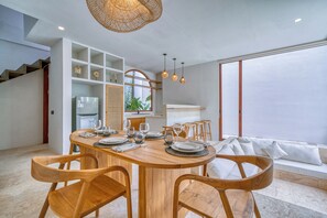 In-room dining - Villa Gloria Canggu (Canggu)