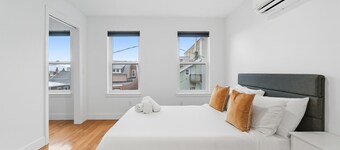 2 Bedroom 2 and a Half Bath Townhouse Stadium and Downtown Nearby