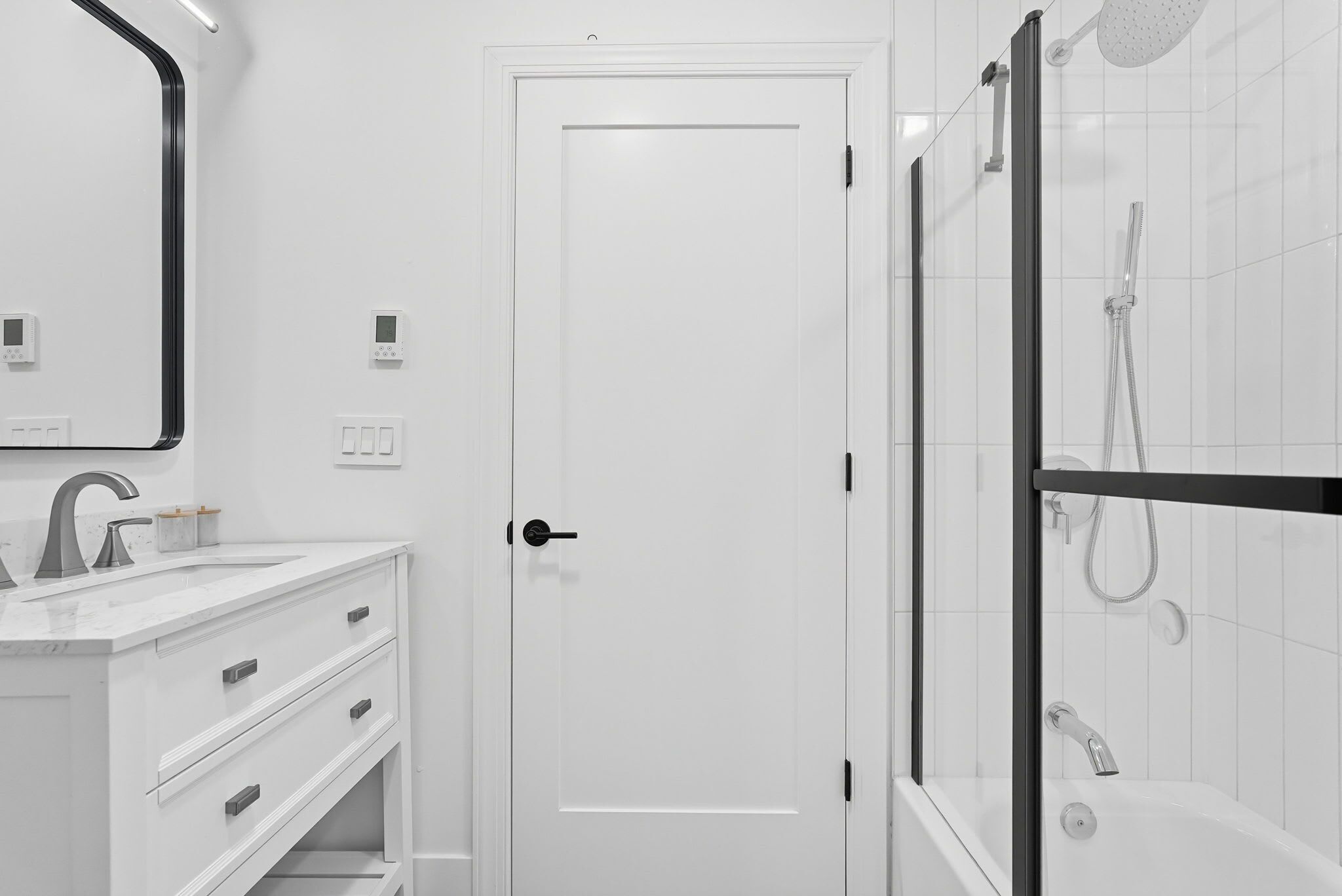 Dusj, hårføner og håndklær