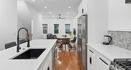 2 Bedroom 2 and a Half Bath Townhouse Stadium and Downtown Nearby