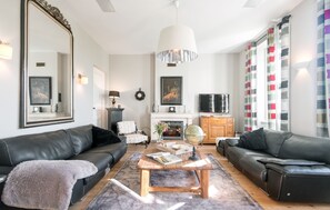 Fernseher, Kamin, DVD-Player, Stereoanlage