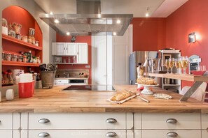 Unclassified image, 4 of 8, button