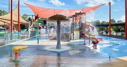 Anula Homestead | Pet friendly yard by Tropical BNB