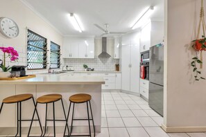 Fridge, microwave, oven, stovetop - Anula Homestead | Pet friendly yard by Tropical BNB (Anula)