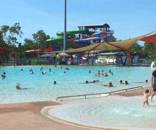 Big Family Home | Sleeps 10 by Tropical BNB