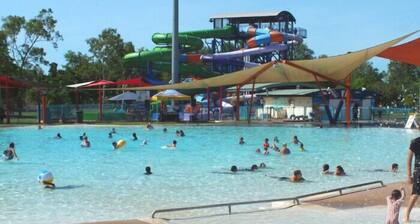 Big Family Home | Sleeps 10 by Tropical BNB