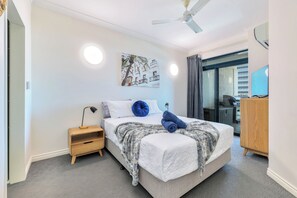 2 bedrooms, iron/ironing board, travel cot, free WiFi