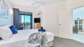 2 bedrooms, iron/ironing board, travel cot, free WiFi