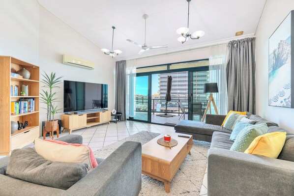 TV - Harbour Breeze Escape | Top Floor 2BR Apt with Pool by Tropical BNB (Darwin City)