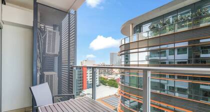 Darwin City Centre Apt | Pool & Gym | Free parking by Tropical BNB