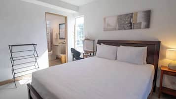 3 bedrooms, desk, iron/ironing board, WiFi