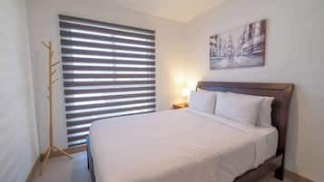 Desk, iron/ironing board, WiFi, bed sheets