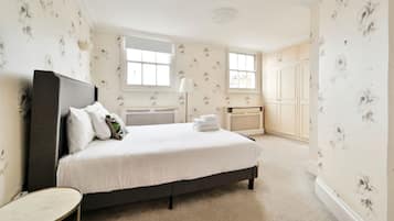 5 bedrooms, free WiFi, bed sheets