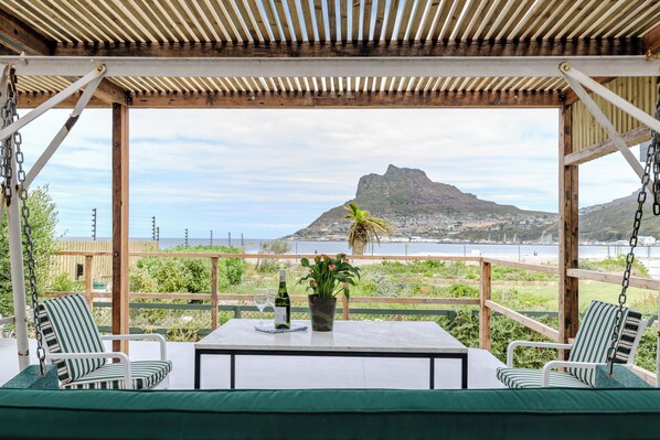 تناول الطعام بالخارج