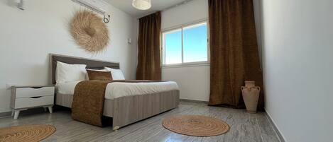 2 bedrooms, internet, bed sheets