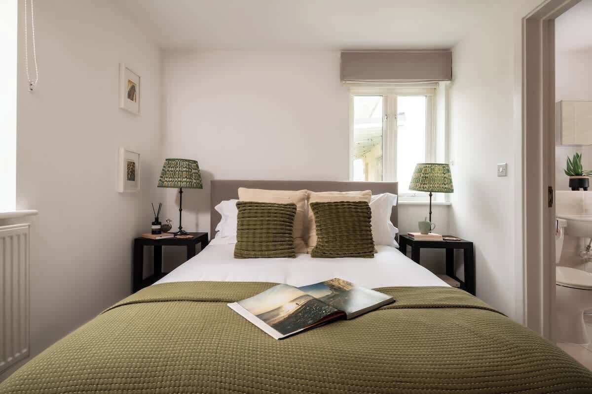 3 bedrooms, travel crib, WiFi