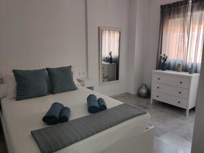 2 quartos, ferros/tábuas de passar roupa, Wi-Fi, roupa de cama