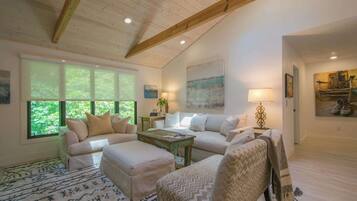 TV, fireplace, offices