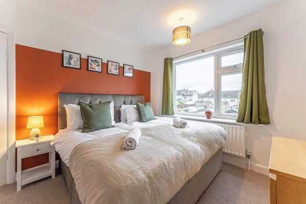 3 bedrooms, desk, iron/ironing board, WiFi
